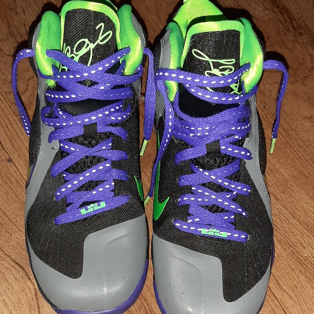 Nike Lebron's 9 size7 adult